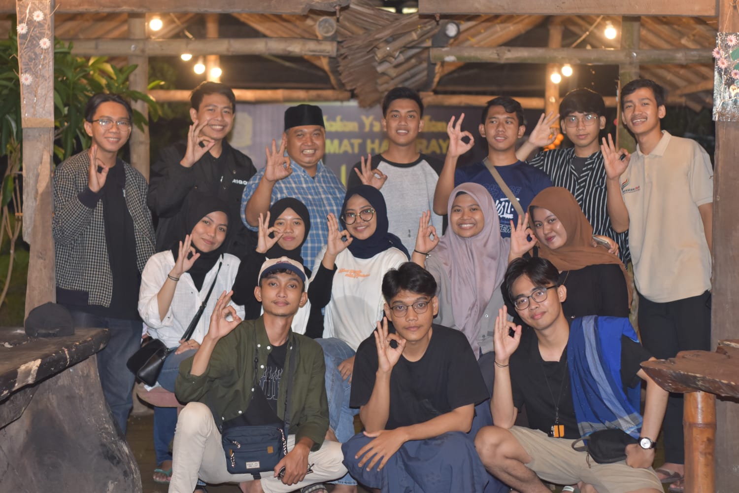 Mahasiswa Magang Divisi Branding Smart Kampung Berkunjung dan Buka Bersama di Desa Sambimulyo